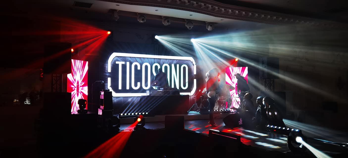 Scène Ticosono avec éclairage spectaculaire