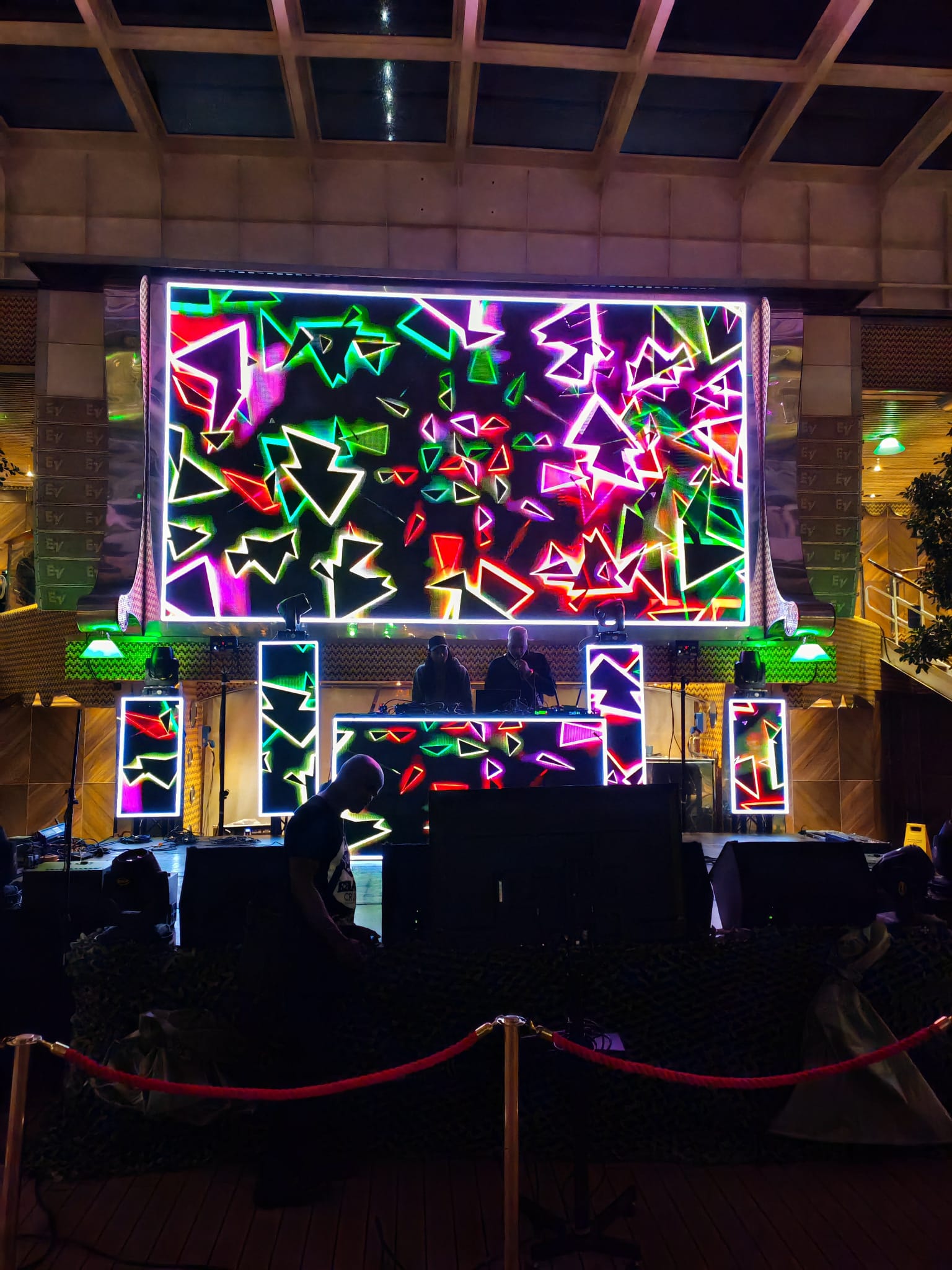 Scénographie visuelle avec écran LED et éclairage